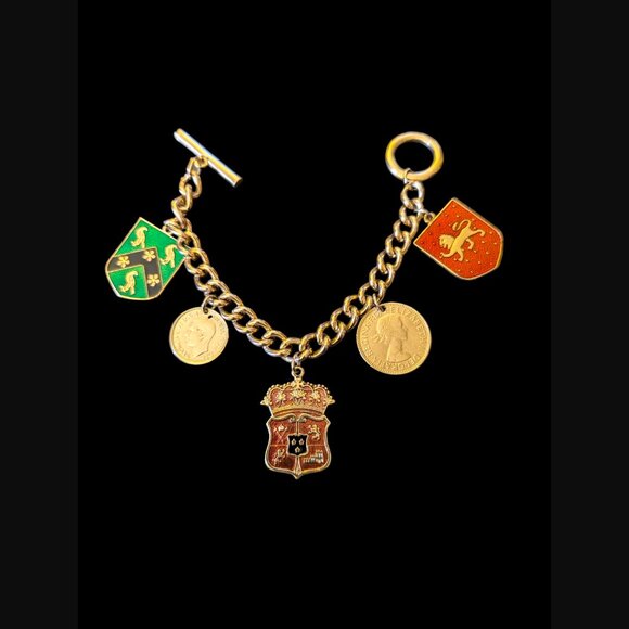 Gold Tone International Coin And Crest Charm Bracelet Size 7 - Picture 3 of 7